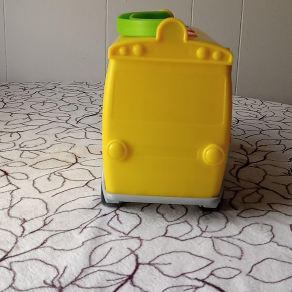 COCOMELON ALPHABET SCHOOL BUS - Picture 4 of 7